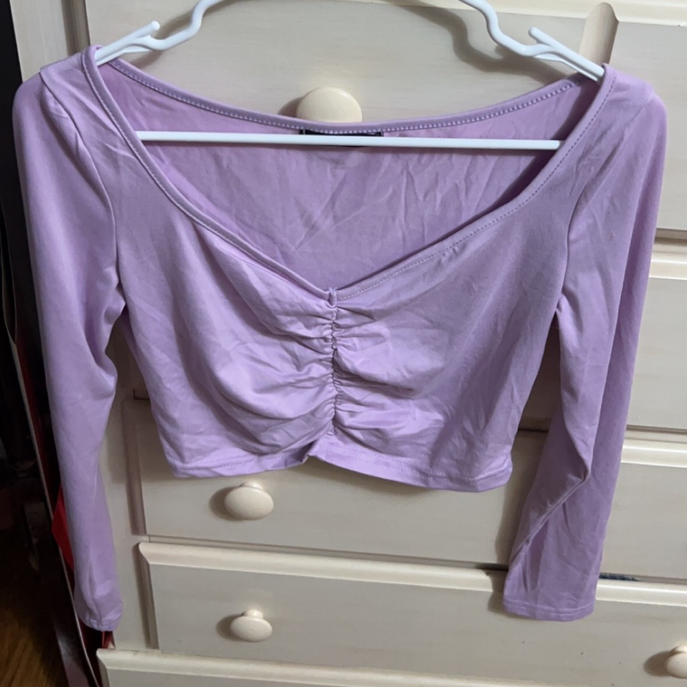 Super cute cropped top love how soft it is very cute!!!